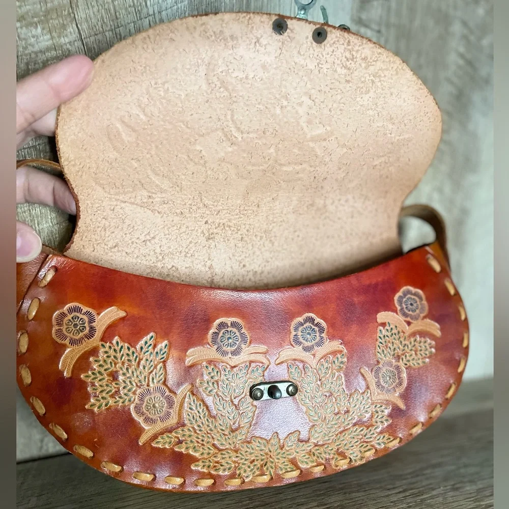 ONE OF A KIND Vintage 70s Hand-Tooled Leather Saddle Bag | Boho Floral Crossbody - Picture 9 of 15